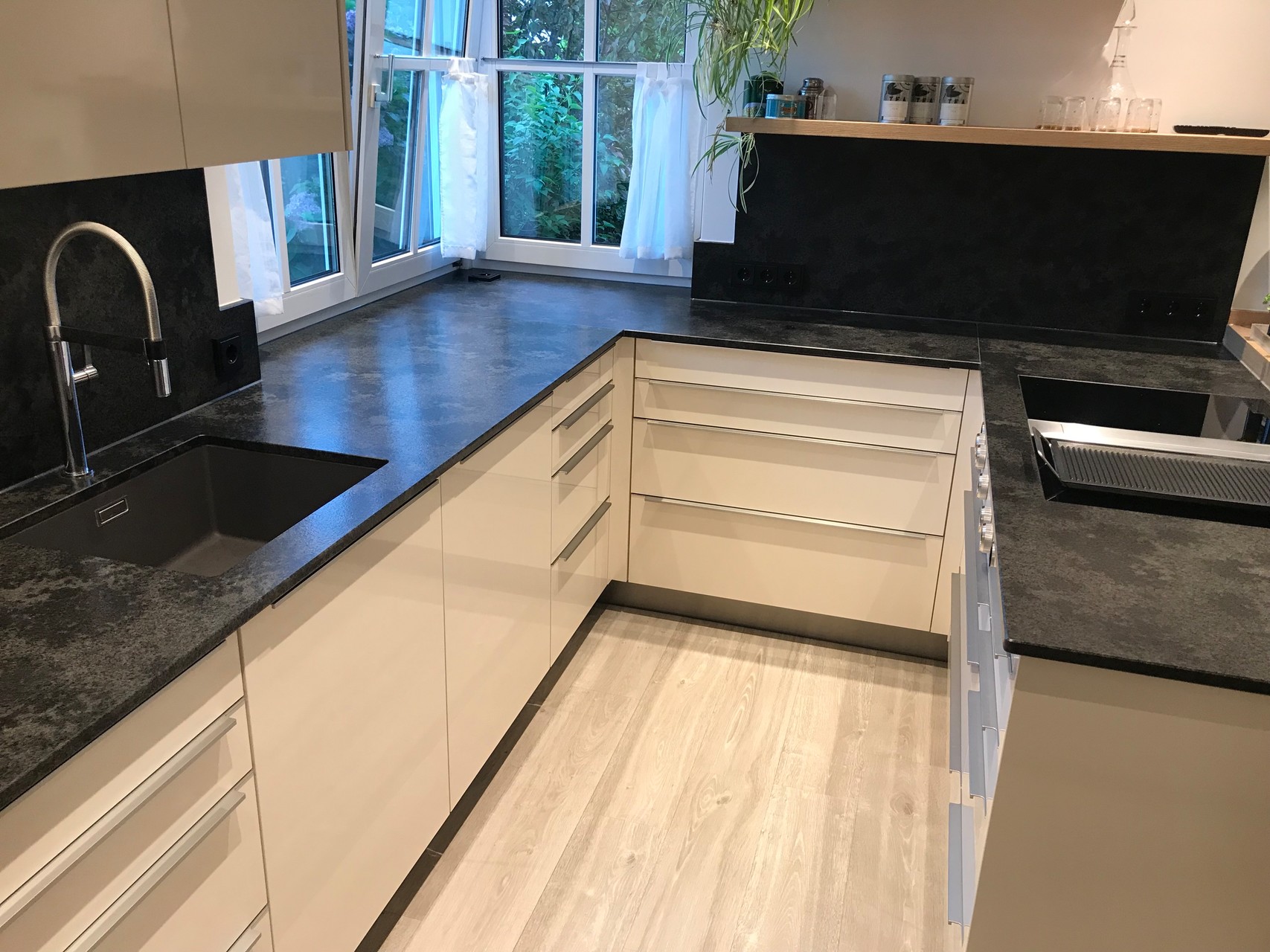 Küchenarbeitsplatte Mystic grey Projektliste Realisierungen stein.at